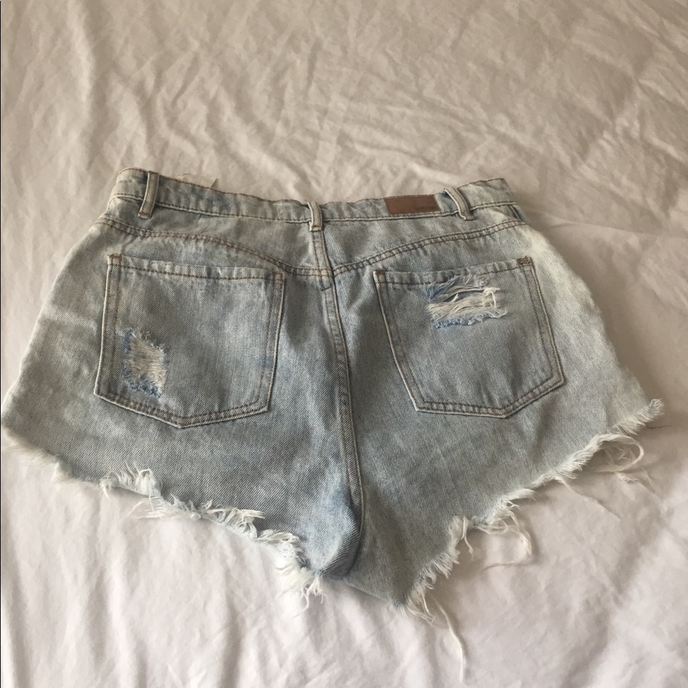 Garage “festival” distressed jean shorts size 7 - Picture 4 of 4